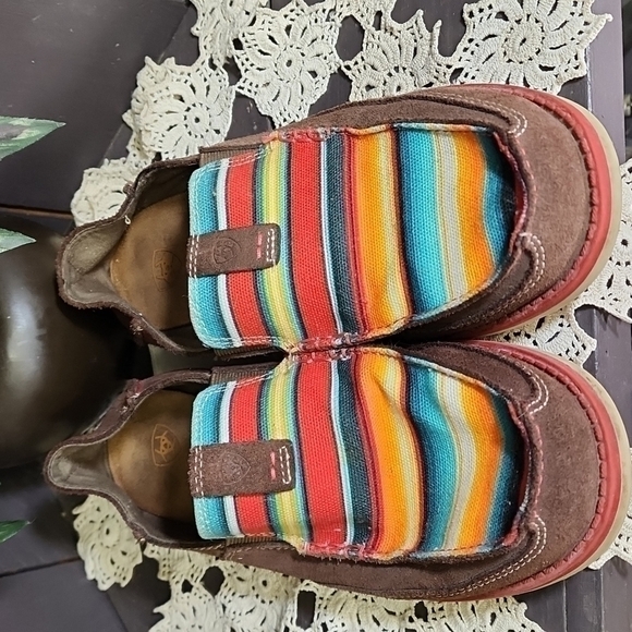 ariat Cruiser slip on serape size 5 - Picture 2 of 8